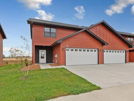 809 Viburnum St, Belle Plaine, MN 56011